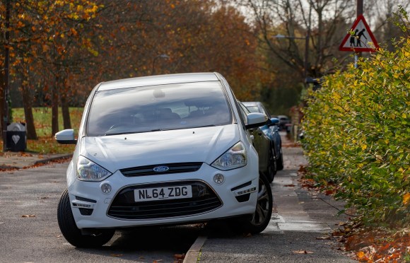 62% of Drivers Support Crackdown on Pavement&nbsp;Parking