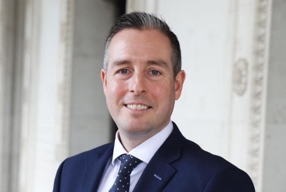 Education Minister Welcomes Social Media Ban to Protect Children&nbsp;Online